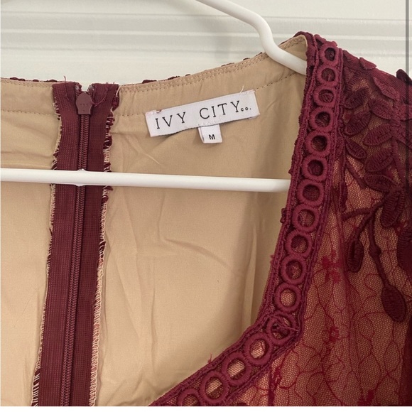 Ivy City Co Venice Sicily Flutter Sleeve Dress in Wine BNWT - Picture 6 of 8